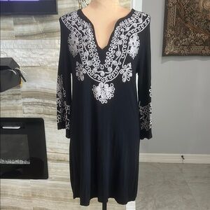 A’Gaci Black and White Embroidered‎ Tunic. Size M
